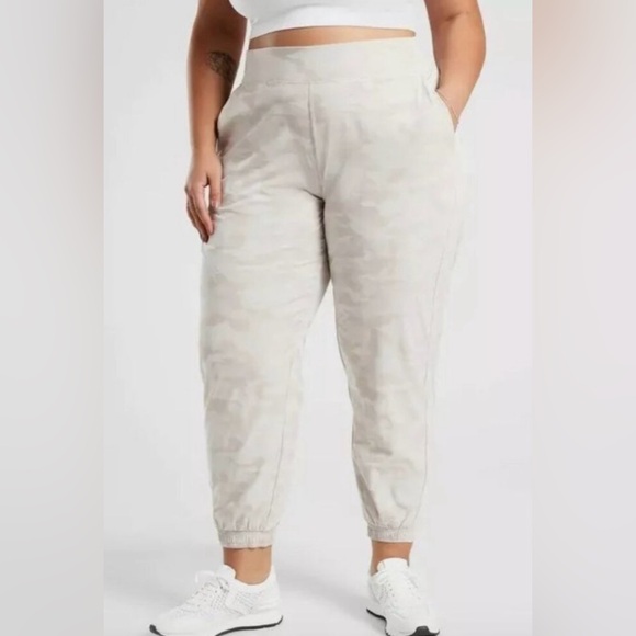 Athleta Pants - NWT Athleta Brooklyn Jogger Pants 26 Tan Camo New with Tags $98
